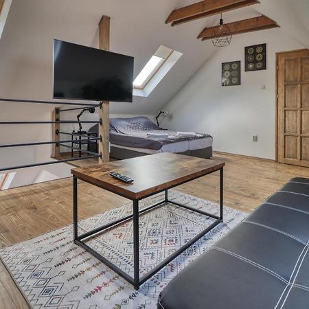 Zenloft Apartman Eger Esterno foto