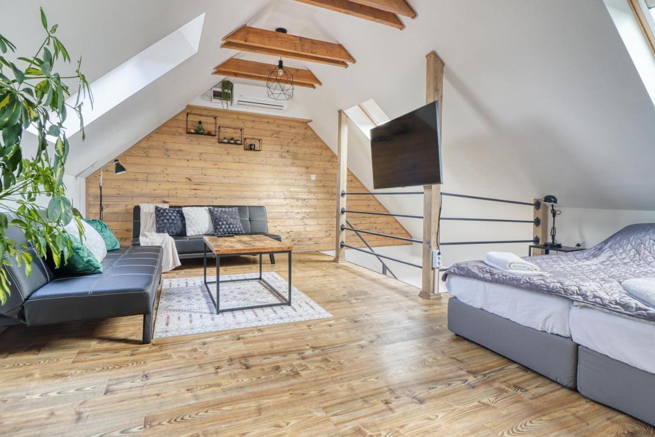 Zenloft Apartman Eger Esterno foto