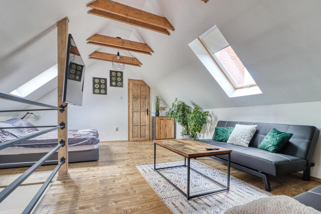 Zenloft Apartman Eger Esterno foto